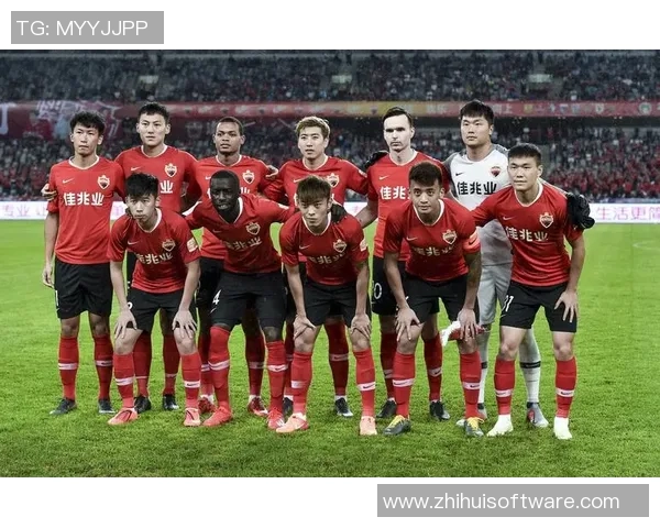 上海绿地申花迎战光荣全力争胜展现球队实力与团结精神 上海绿地申花迎战光荣全力争胜展现球队实力与团结精神